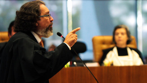 Kakay entra em campo para defender os aposentados