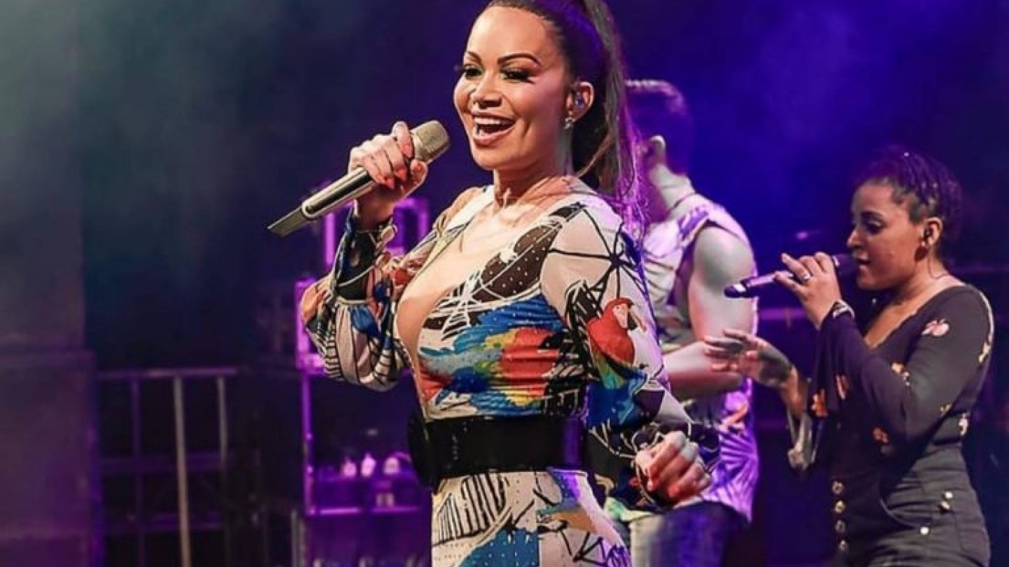 Solange Almeida processa Aviões em R$ 5 milhões