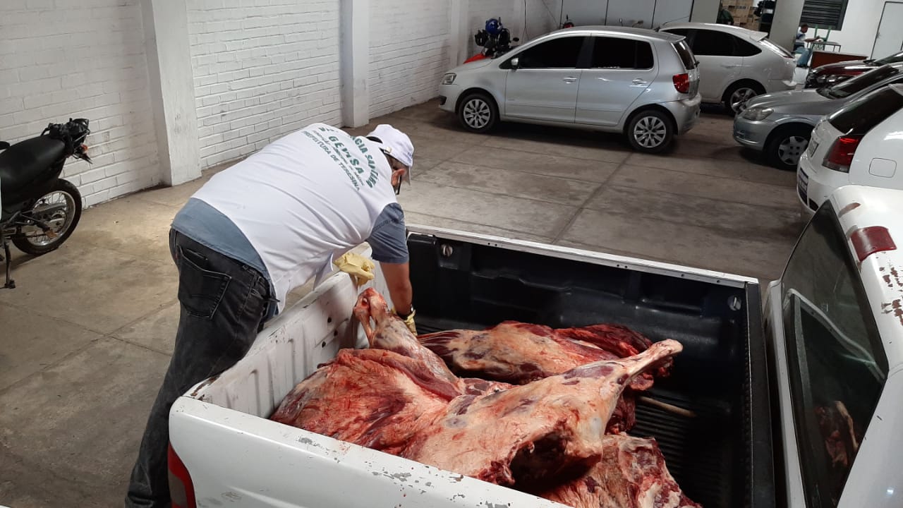 Mais de 170 quilos de carne clandestina são apreendidos em açougues de Teresina