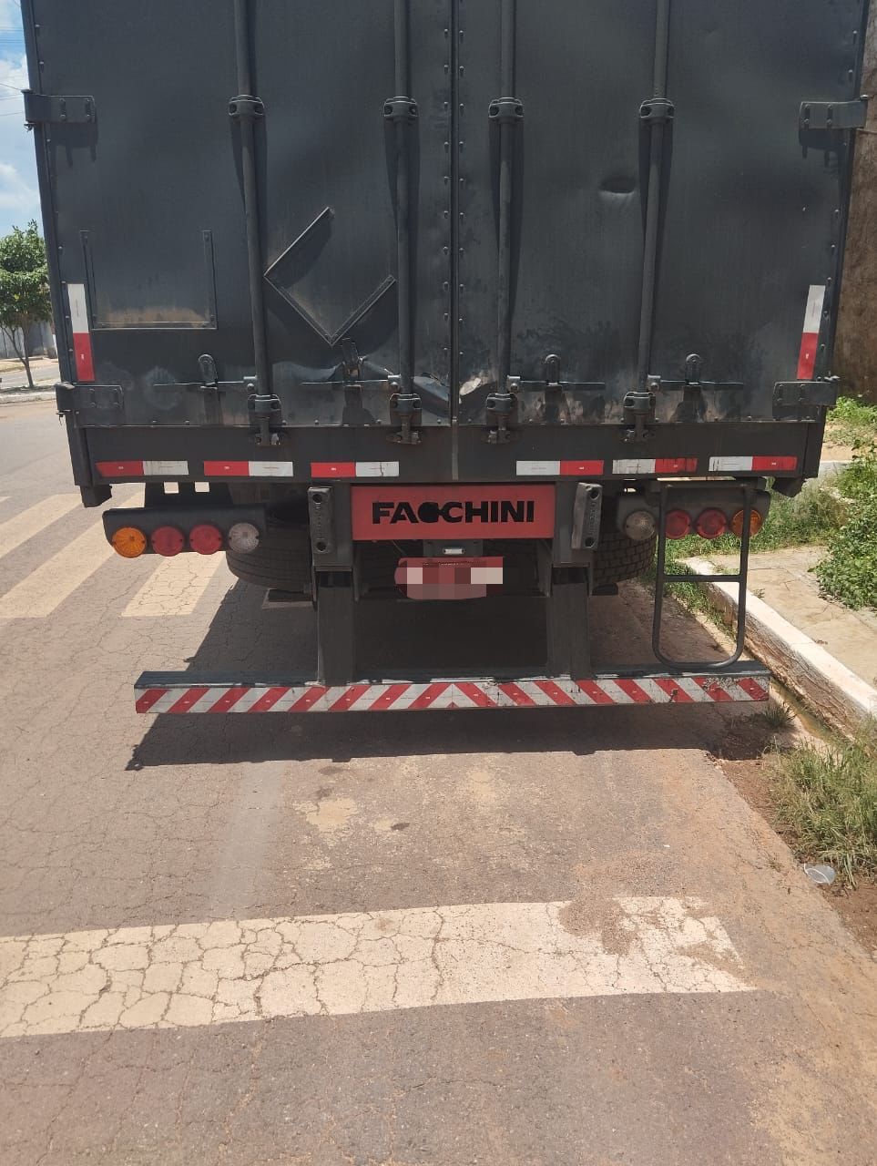Caminhão encontrado abandonado após "roubo falso"