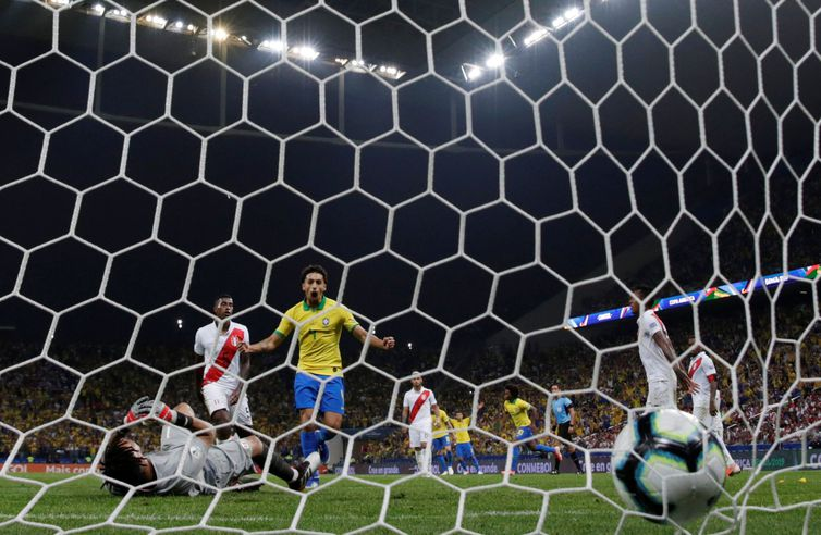 Brasil e Peru se enfrentam em São Paulo