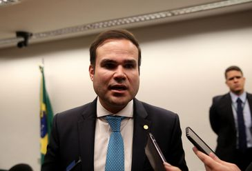 Wilson Dias/Agência Brasil Brasília - O relator-geral do Orçamento de 2018, deputado Cacá Leão (PP-BA), fala à imprensa sobre a votação do projeto (Wilson Dias/Agência Brasil)