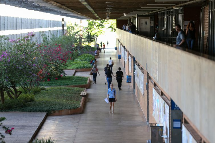 Fabio Rodrigues Pozzebom/Agência Brasil Brasília - Incluída no rodízio de abastecimento do DF, a Universidade de Brasília (UnB) está tomando medidas para reduzir o consumo de água, como adiar o início das aulas no principal campus da instituição em função do racionamento (Fabio