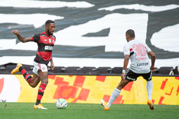 Flamengo é goleado pelo São Paulo em pleno Maracanã