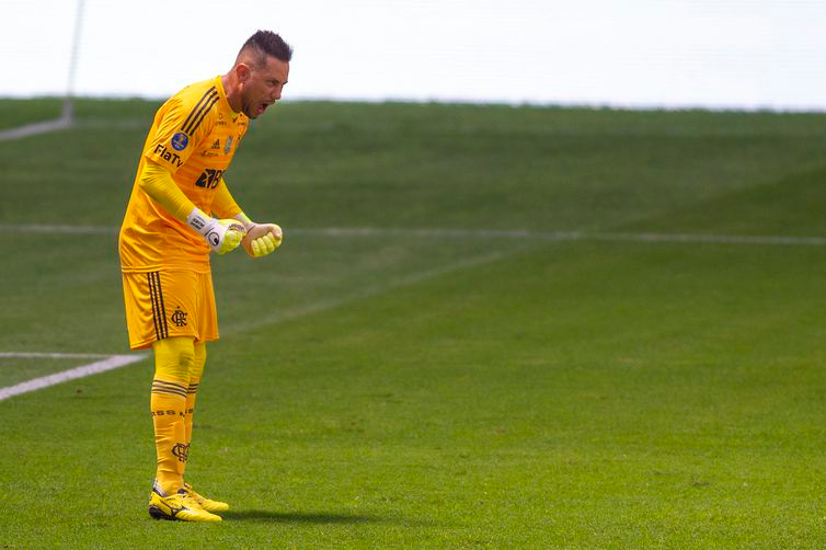 Diego Alves pegou três pênaltis na disputa da Supercopa do Brasil.