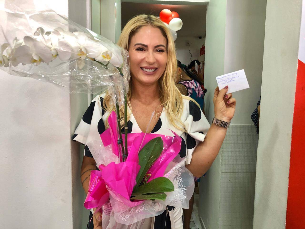 alexsandra-diniz-em-inauguracao_21bba72be71c806e1e093e39b88c0edd8a945f5e.jpeg