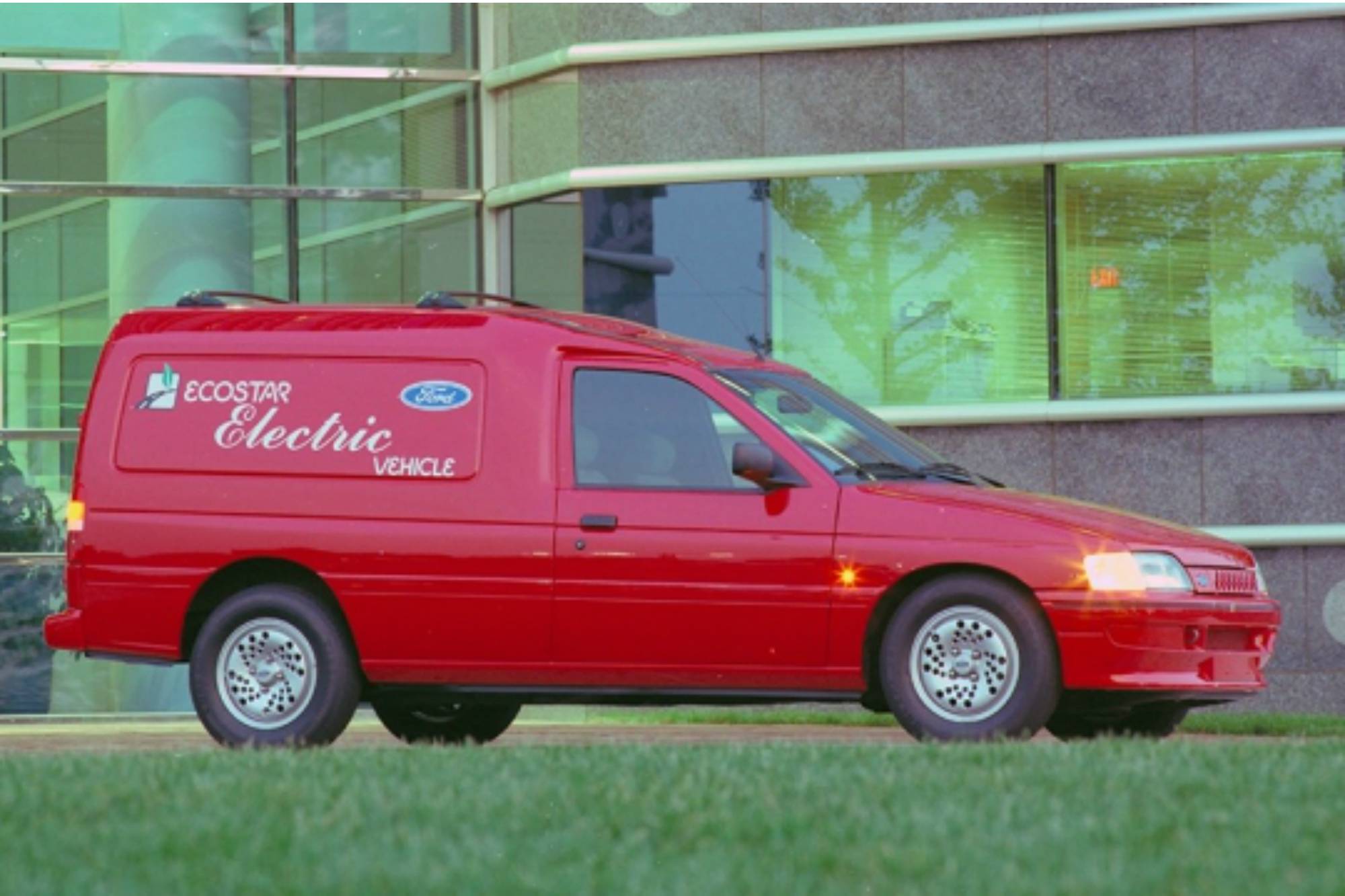ford-van-ecostar_3fc8a5ad977faf7a6b511021eec886e3cb5caef5.jpg