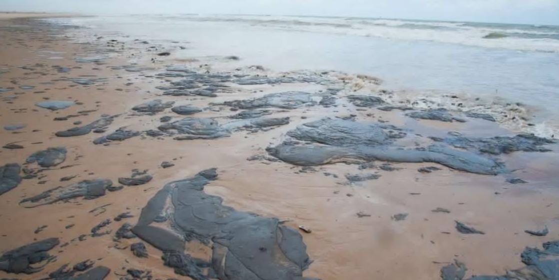 Óleo volta a surgir nas praias do Nordeste