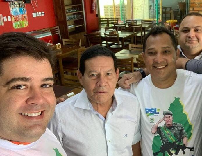 Vereador Luis André com o vice-presidente Mourão e o capitão Anderson