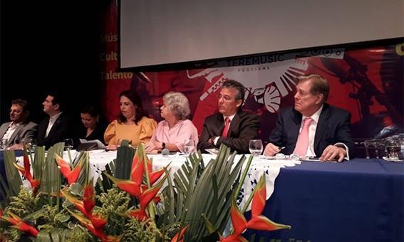 Mesa de honra nao Cine Teatro da Assembleia Legislativa