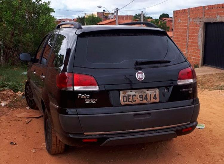 Veículo da vítima que foi roubado pelo trio