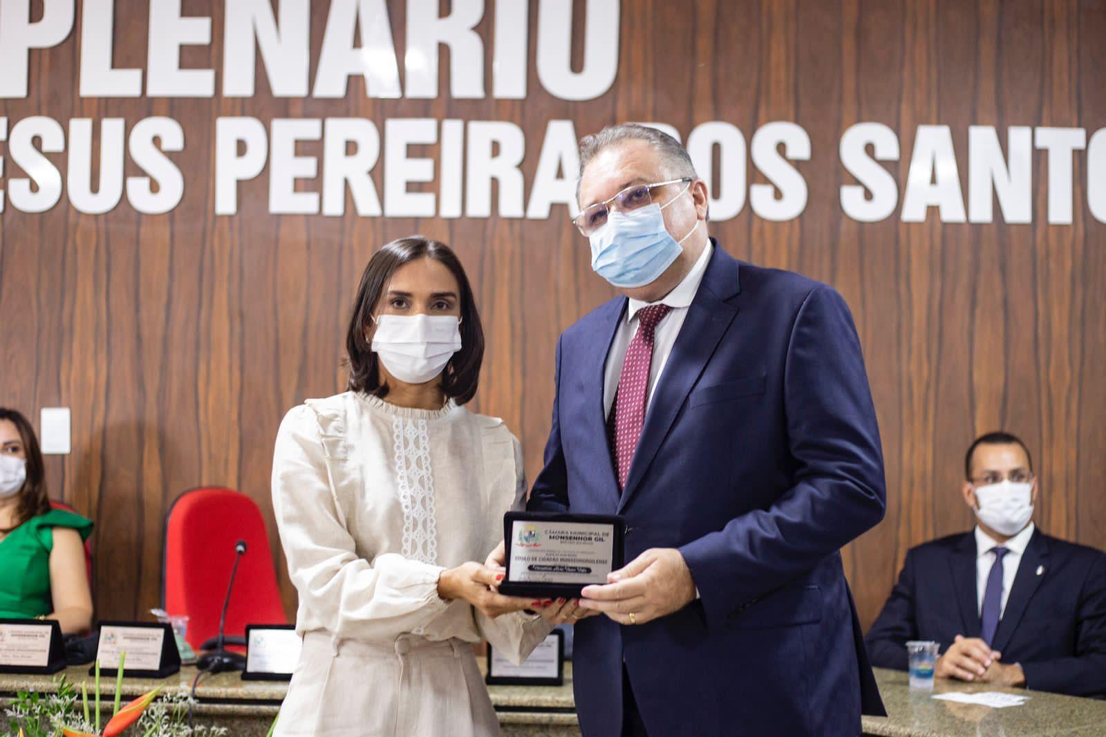 Florentino Neto recebe Título de Cidadania de Monsenhor Gil