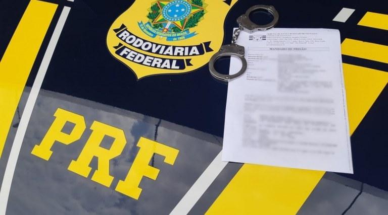Cumprimento de mandado de prisão