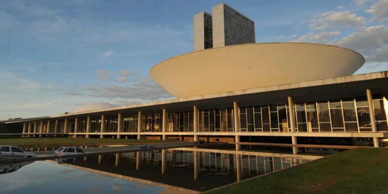 Emendas parlamentares são propostas realizadas pelos Deputados Federais e Senadores para financiar políticas públicas