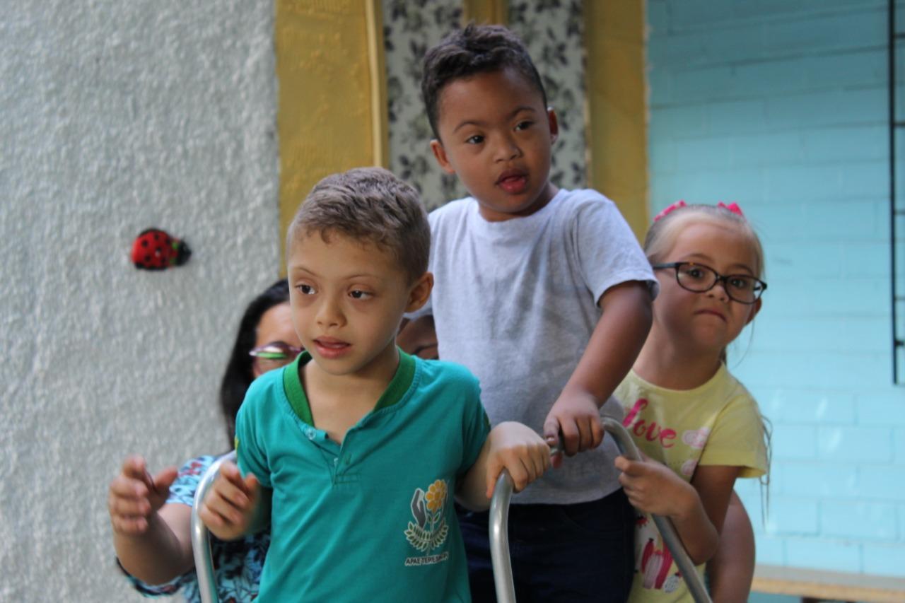 Crianças assistidas pela APAE