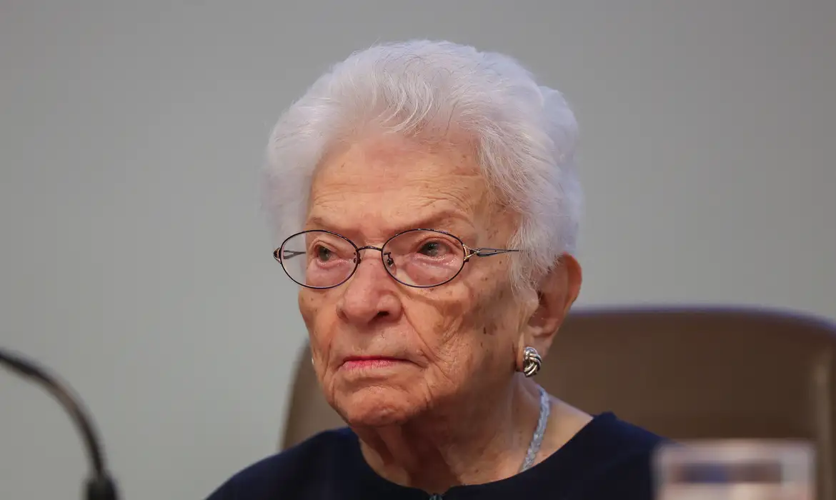 A deputada Luiza Erundina