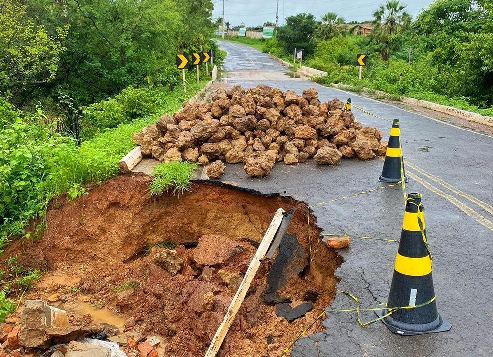 Trecho entre as cidades de Pimenteiras e Valença, na PI 120