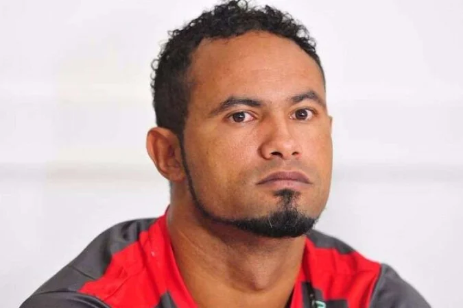 Ex-goleiro Bruno é considerado foragido após descumprir condições da liberdade condicional.