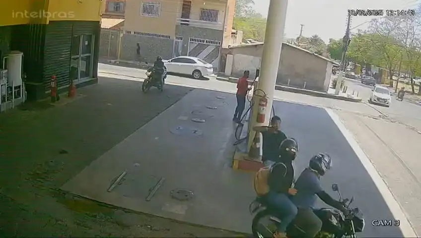 Assaltante armado ameaça mototaxista com arma na cabeça e rouba moto em Teresina
