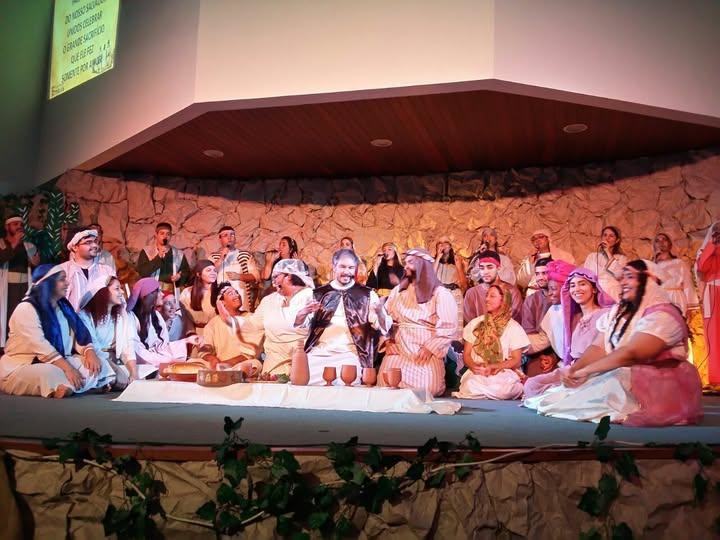 Produção autoral narra encontro de Jesus com discípulos no caminho para Emaús