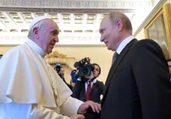 O presidente russo Vladimir Putin se encontra com o Papa Francisco no Vaticano em 4 de julho de 2019