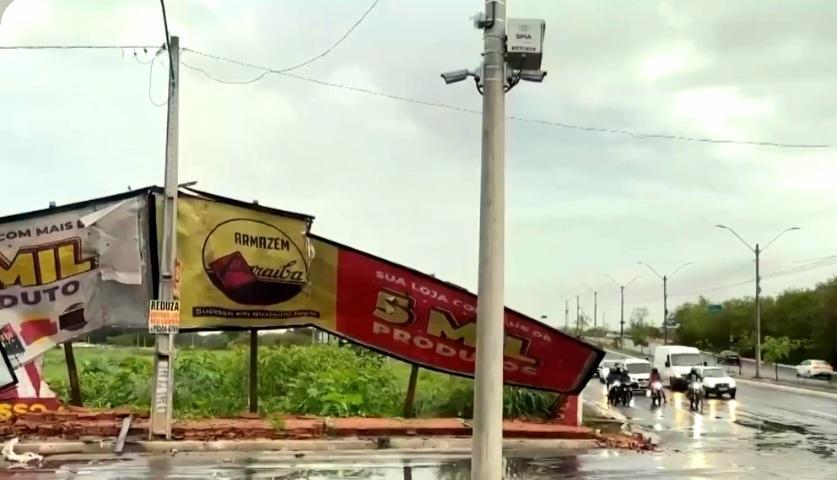 Outdoor desaba na zona sul de Teresina