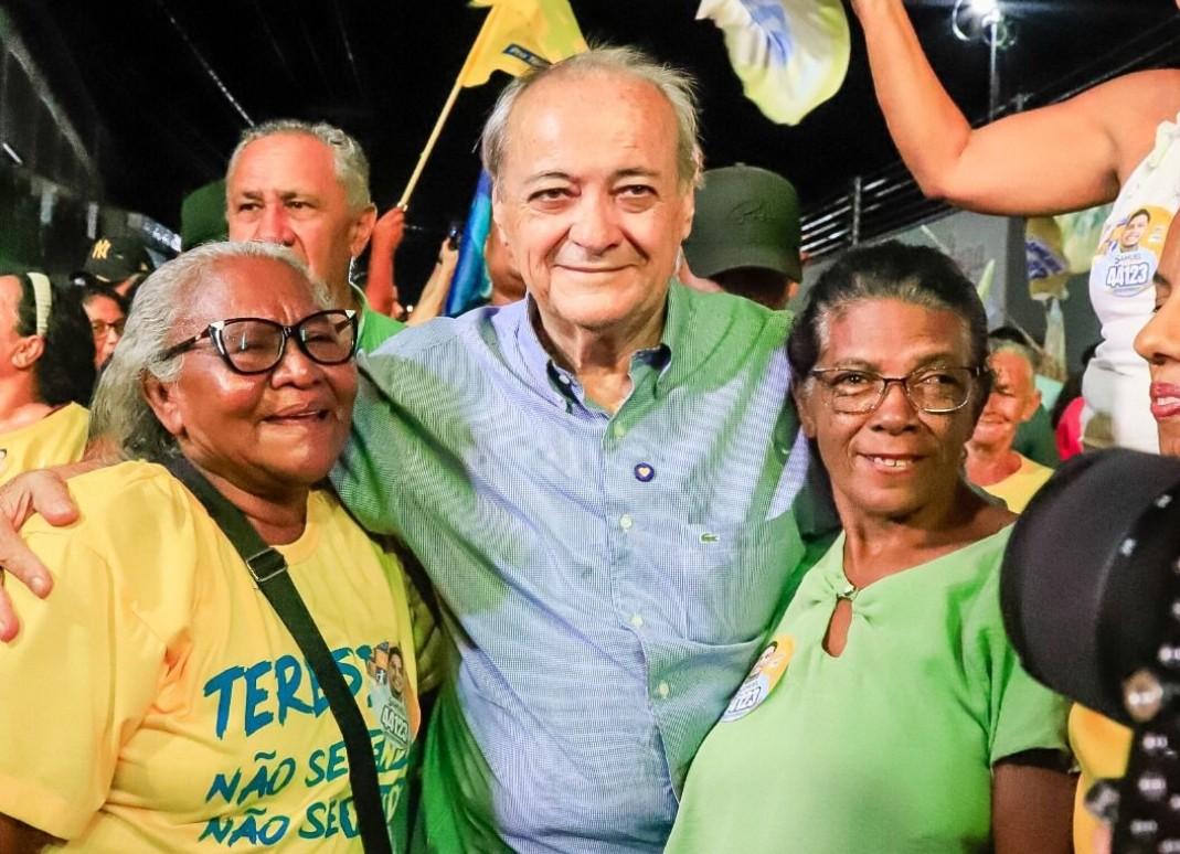 Silvio Mendes com apoiadores na zona Sul de Teresina