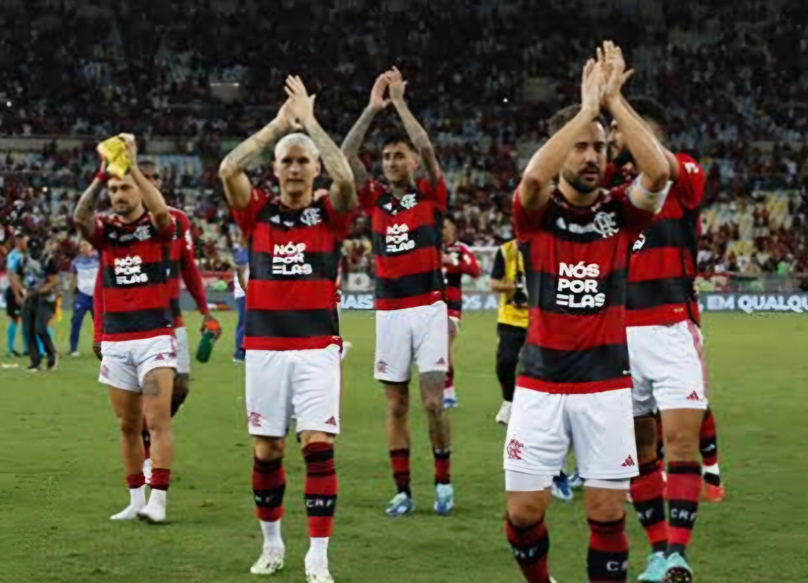 O time do Flamengo cumprimentou os torcedores no fim do jogo