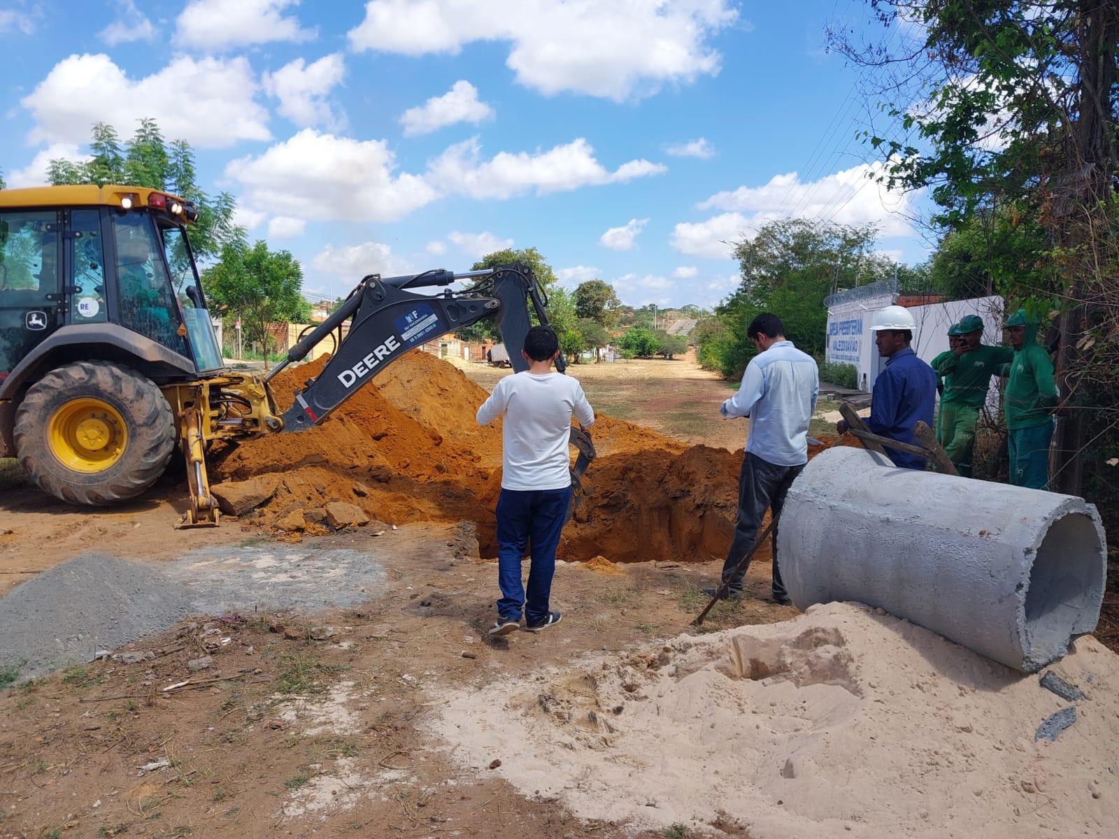 Obra da Águas de Teresina no bairro Vale do Gavião