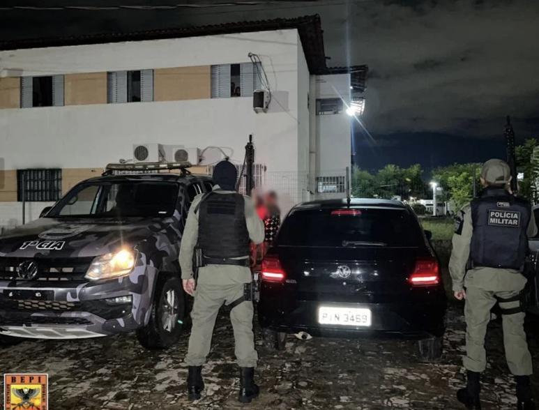 Suspeitos  de assalto são presos em condomínio