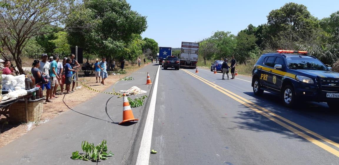 Acidente envolvendo caminhão deixa uma pessoa morta na BR-343