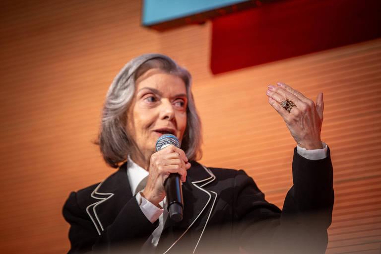 Cármen Lúcia durante seminário sobre democracia e Judiciário em São Paulo no ano passado