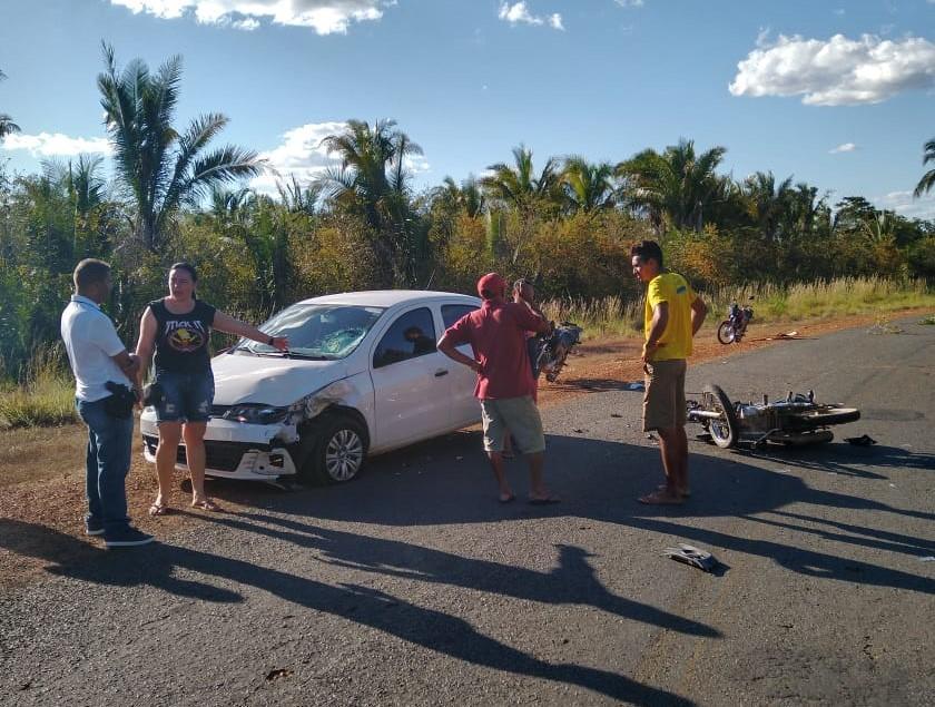 Os veículos colidiram de frente na rodovia PI-234