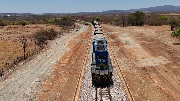 A Fase I do projeto, com 1.206 km, tem 79% executada, ligando São Miguel do Fidalgo (PI) e o Porto do Pecém (CE)