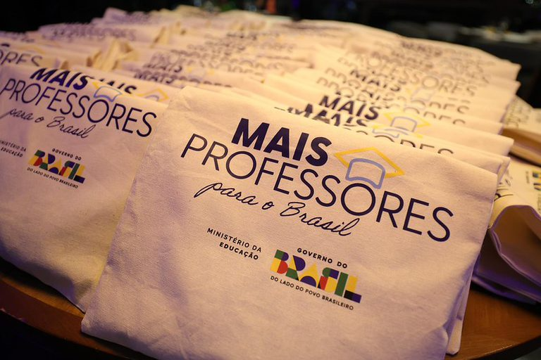 MEC diz que programa é necessário porque há desinteresse pela carreira de professor