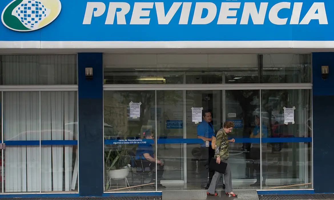 Nos casos em que o beneficiário preferir atendimento em um dia útil, será providenciado o reencaixe