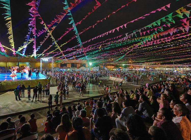 Festival de Folguedos no Albertão