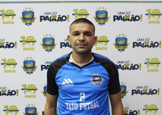 Jogador valenciano Tannais Rocha de Santana