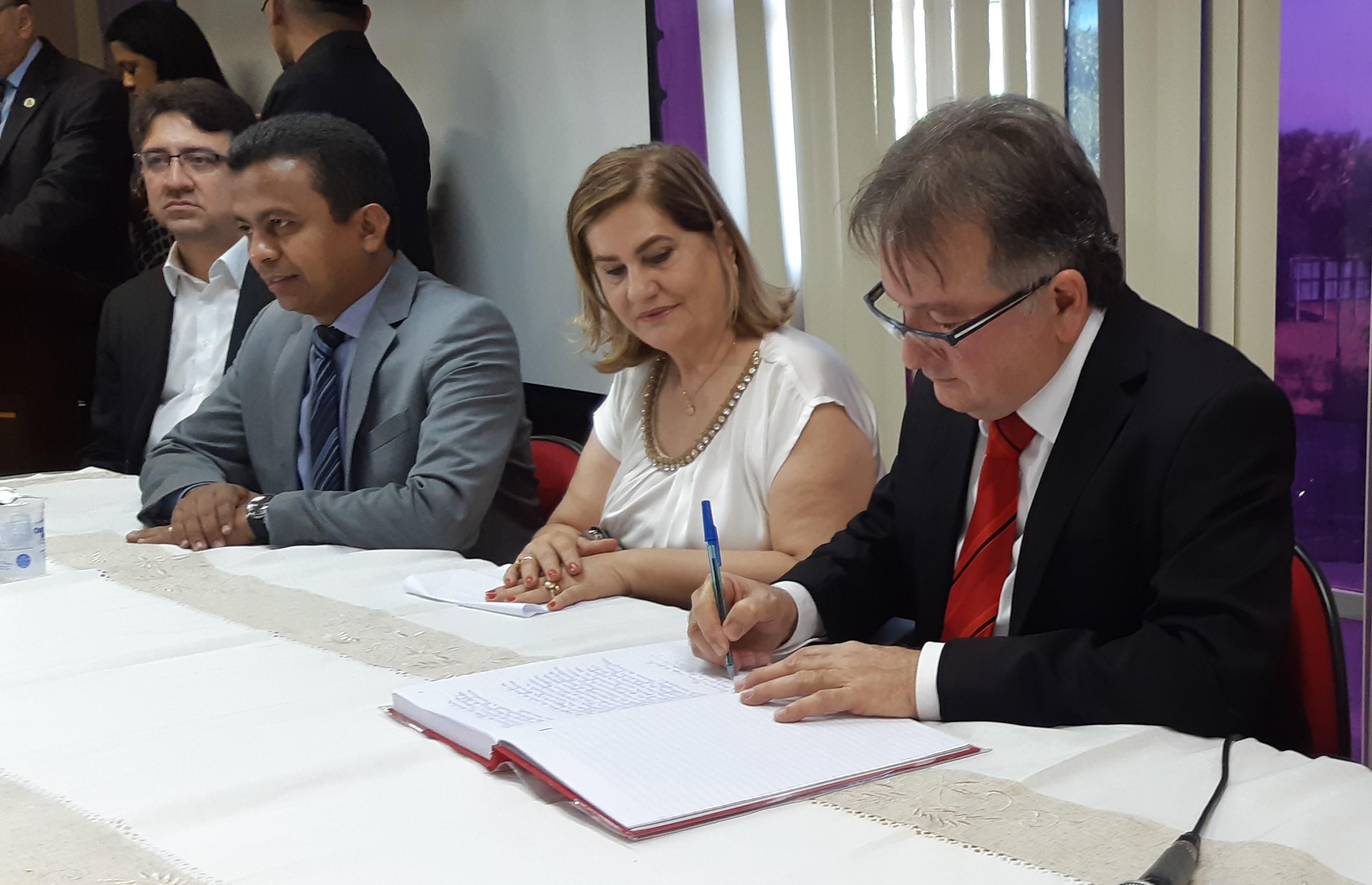 O secretário de Administração e Previdência, Merlong Solano