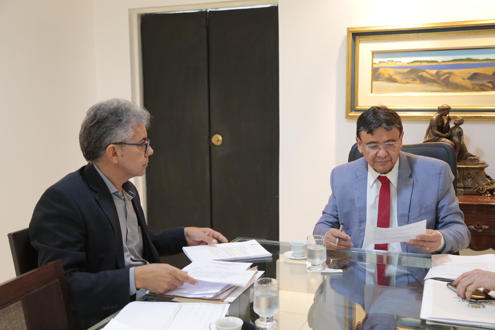 Paulo Martins com Wellington Dias: metro para Altos