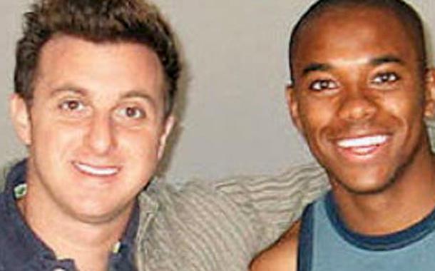 Huck apaga foto com Robinho após gravações sobre caso de estupro