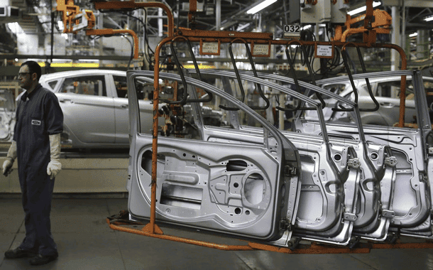 Produção de carros pode parar no Brasil por falta de insumos, aponta Anfavea