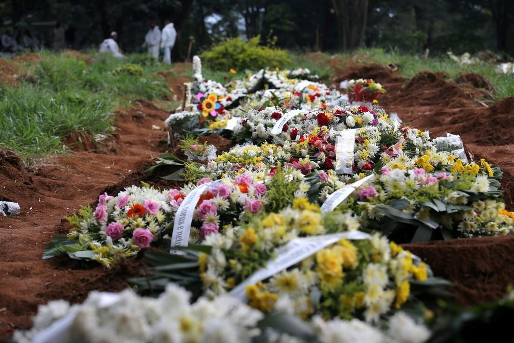 Cemitério da Vila Formosa, em São Paulo, em foto de 9 de março de 2021, durante a pandemia de coronavírus