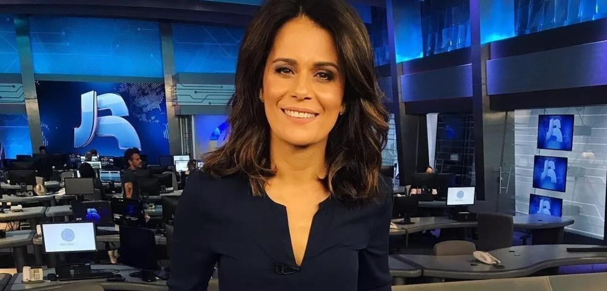 Após criticar Bolsonaro, Adriana Araújo é demitida da Record