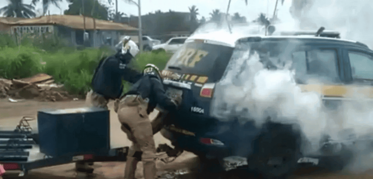 Policial é demitido por gravar vídeo ensinando a fazer 'câmara de gás' improvisada