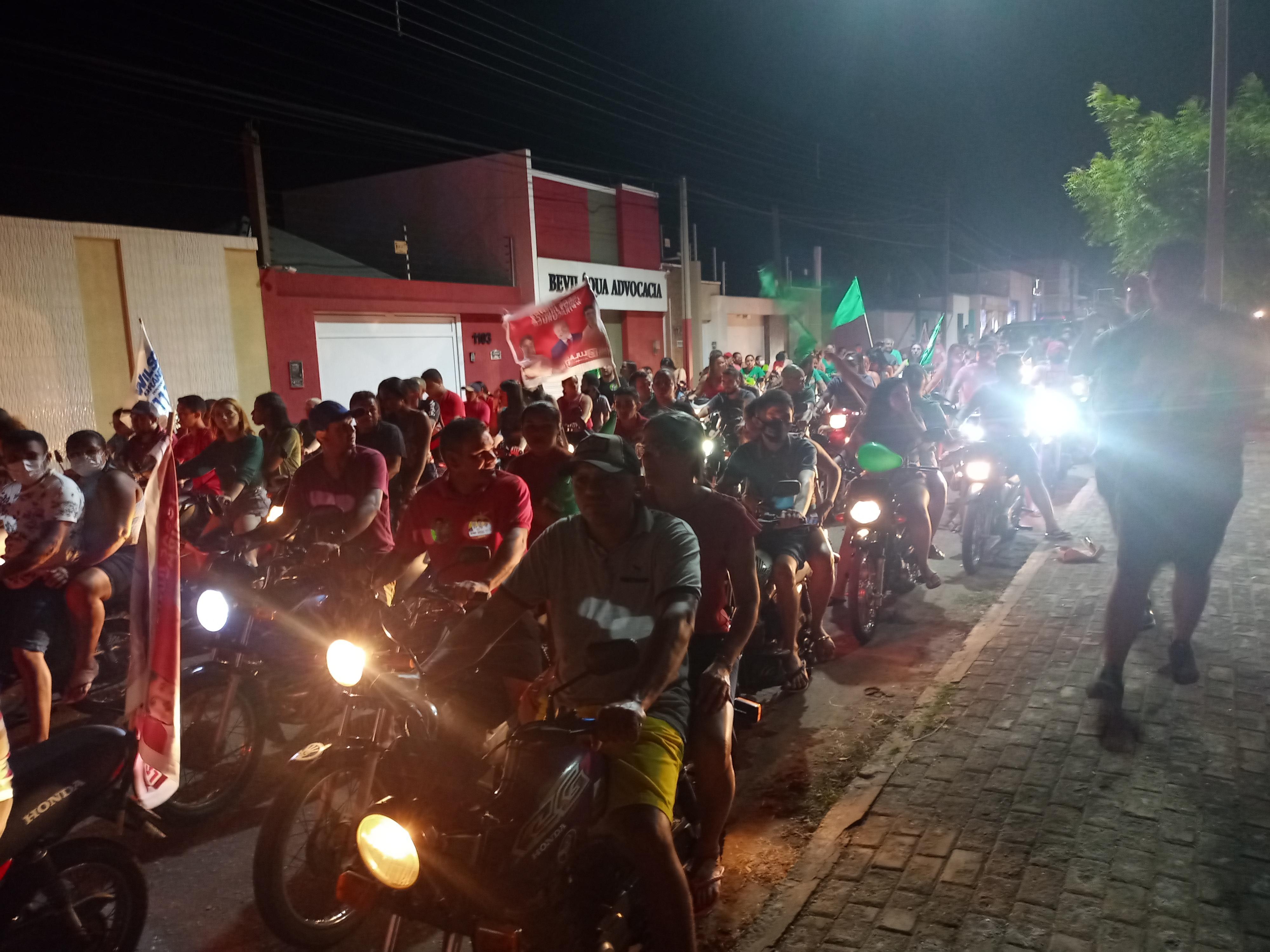 Motociata abriu a festa de Rafael e Wellington em Piracuruca
