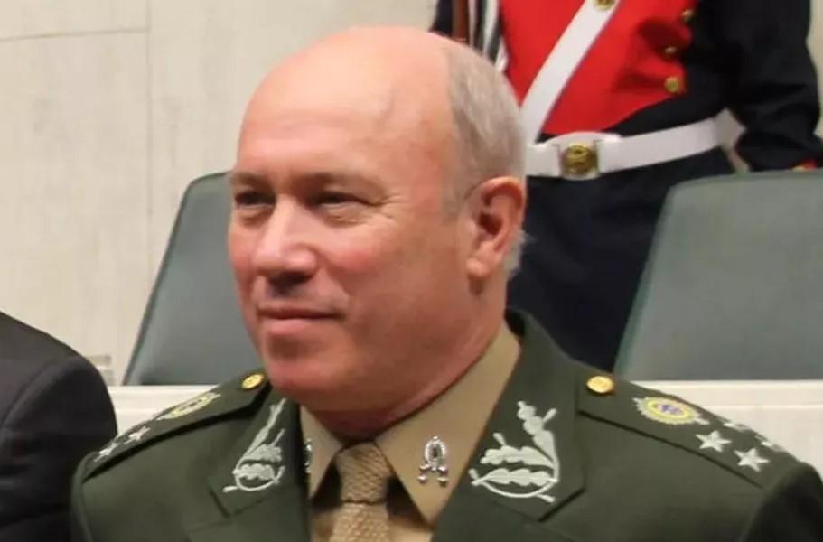 O general da reserva Mauro Cesar Lourena Cid