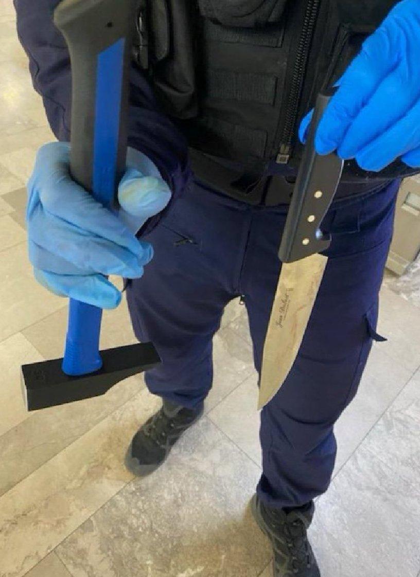 Armas utilizadas pelos terroristas