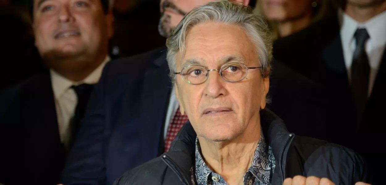 Caetano Veloso processa Carlos Bolsonaro por uso indevido de 'O Leãozinho'