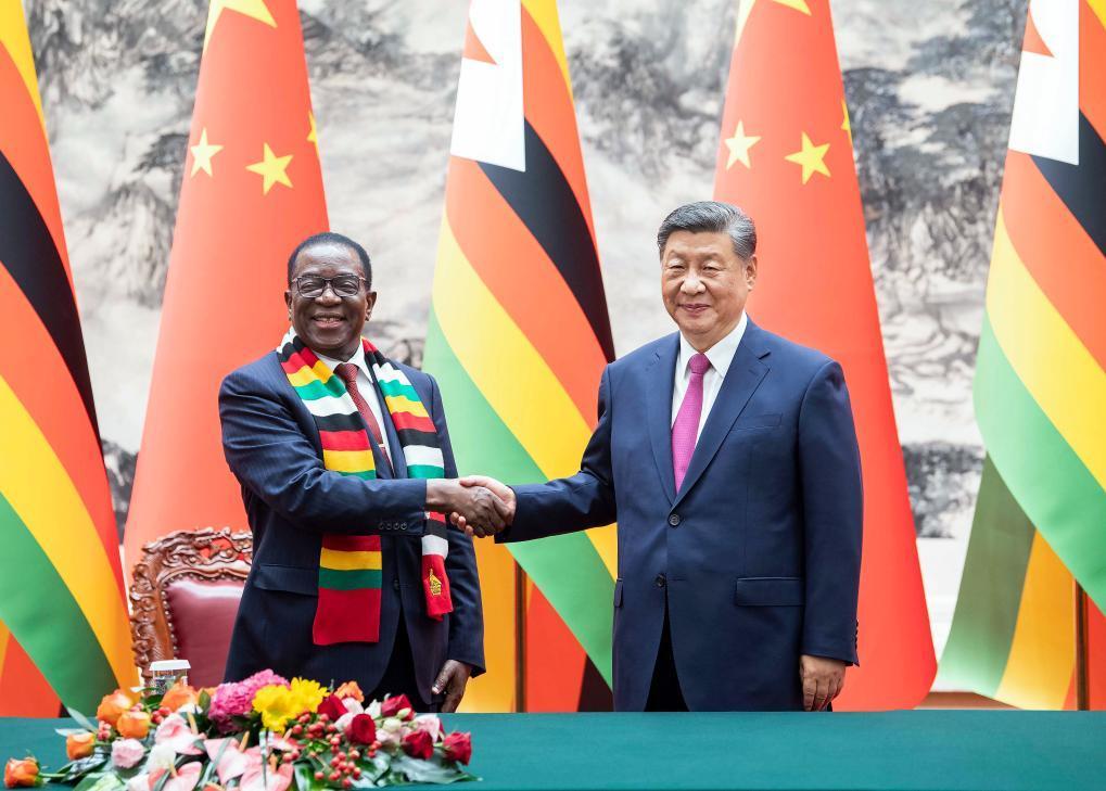 Presidente da China,  Xi Jinping, realizou conversas com o presidente do Zimbábue, Emmerson Mnangagwa